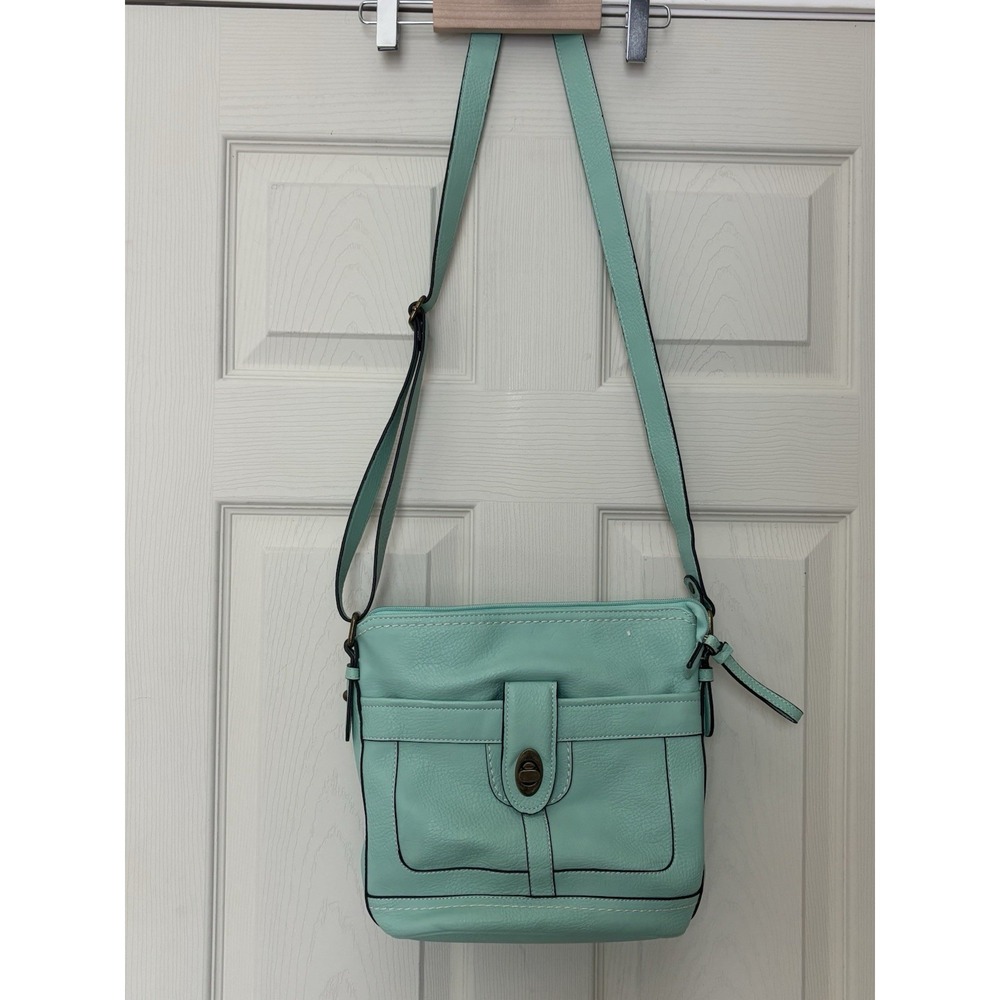 BOC Crossbody Purse Mint Green. Plenty of Compartments